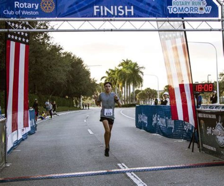 	1,000 runners show up for 25th annual Weston Rotary Run for Tomorrow	