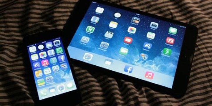 10 Awesome Gifts for iPhone and iPad Users