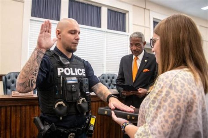 6 LPD officers sworn in | News