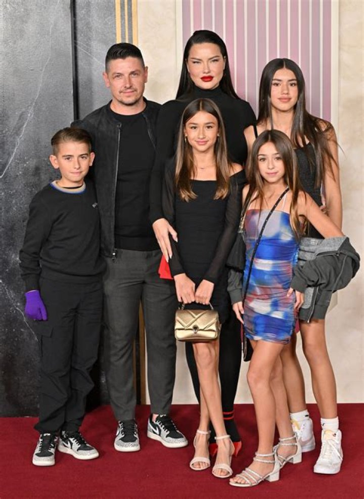 Adriana Lima And Her Daughters: A Deep Dive Into Their Lives