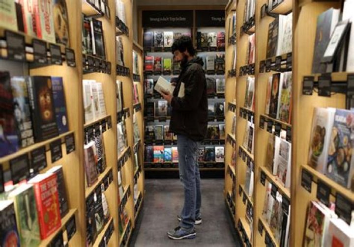 	Amazon Books starts new chapter with Chicago store opening in Lakeview	