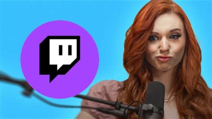 Amouranth calls for Twitch to start revealing ban reasons for streamers