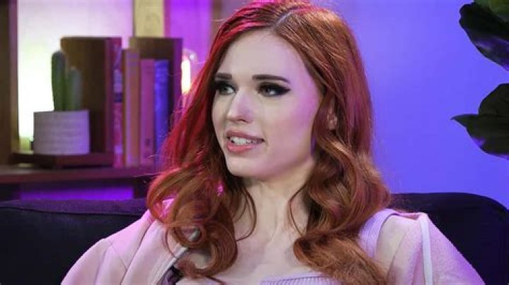 Amouranth reveals 