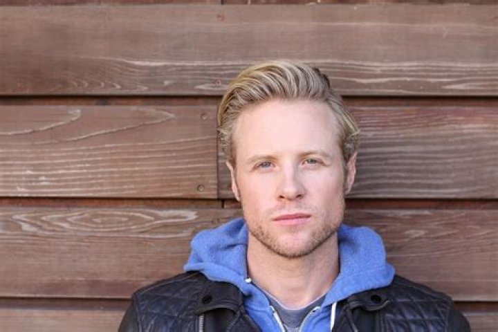 Ashton Holmes Biography