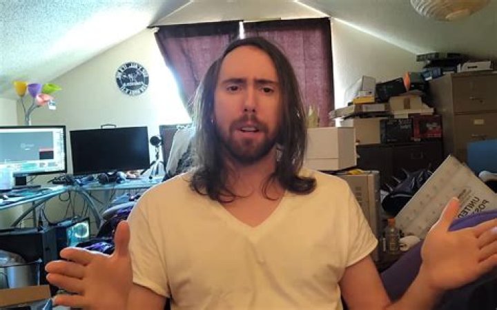 Asmongold reveals why he won't be taking part in the #ADayOffTwitch movement