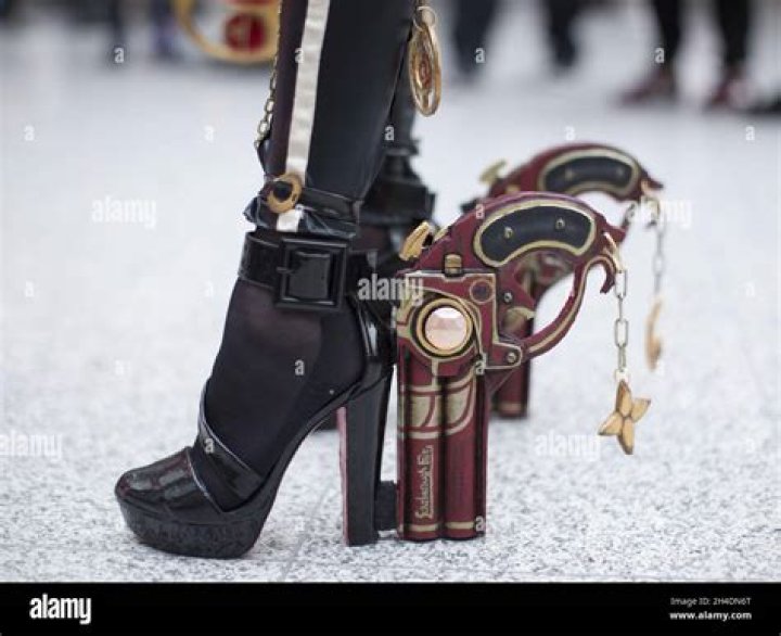 Bayonetta cosplayer's incredible gun heels will leave you spellbound