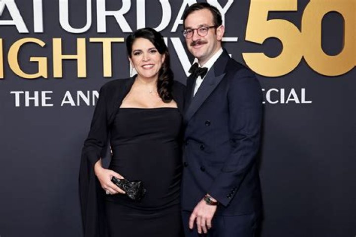 Beautiful Actress Cecily Strong Still Single, Who is She Dating Currently?Know about her Affairs
