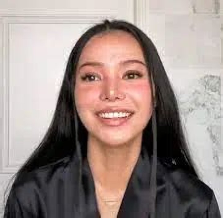 Bella Poarch: Wiki, Bio, Age, Family, Career, Net Worth, Singer, Height