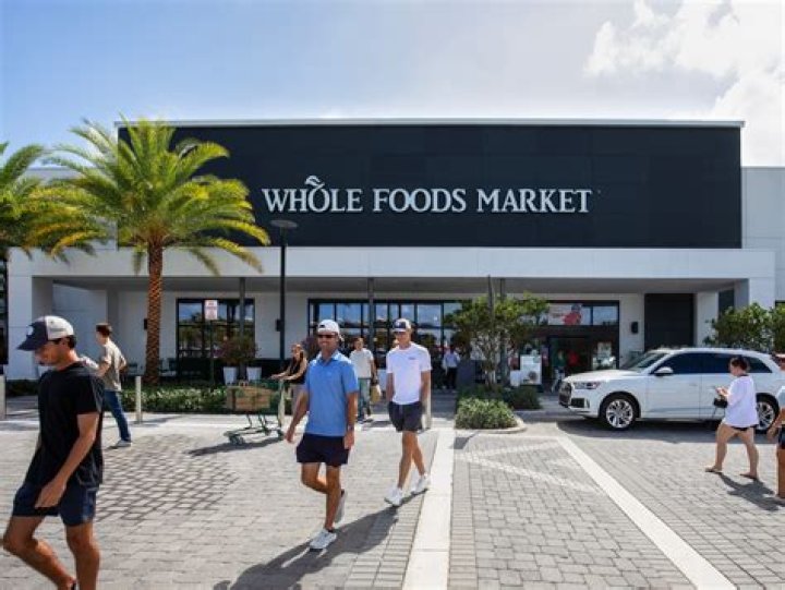 	BOCA FABRIC STORE GETS NEW START	