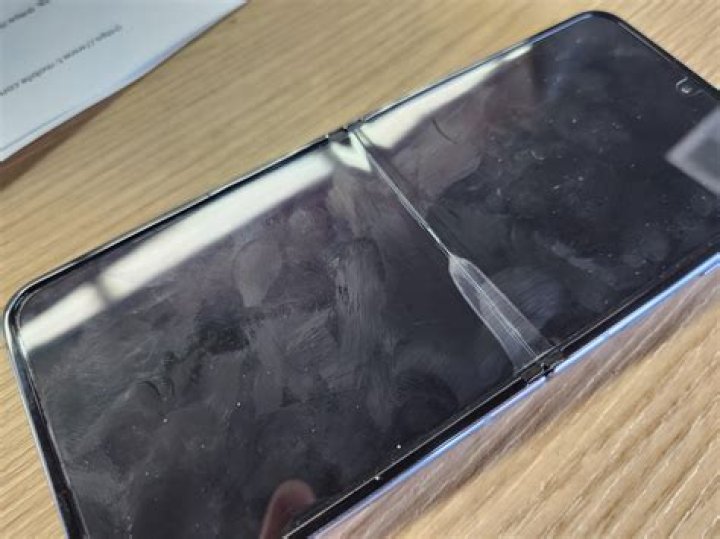 Broken Screen Samsung Galaxy Z Flip 4! Help!