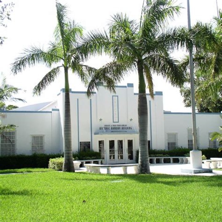 	BRUSHING UP ON STUDIES WEST PALM BEACH’S ARMORY ART CENTER ATTRACTS VARIED, LARGE CLIENTELE TO SCHOOL.	