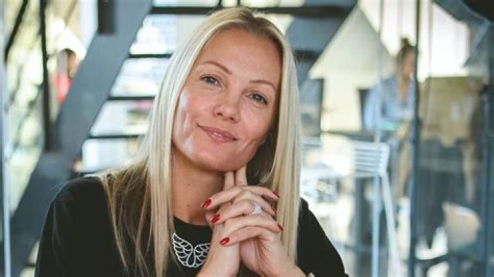 Caroline Fleming estimated Net Worth is around $400 Million. Know about her sources of Income
