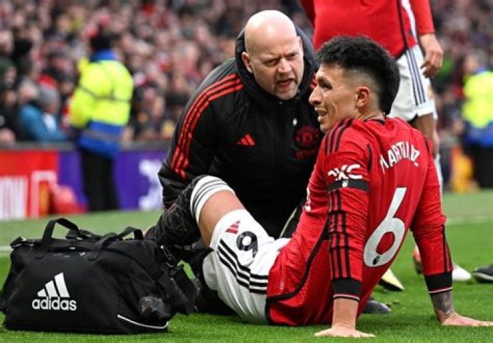 Cedera Lutut, Lisandro Martinez Tinggalkan Manchester United 8 Pekan