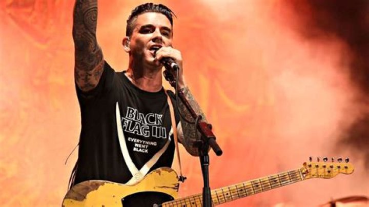 	Chris Carrabba homecoming cloaked in mysteries	
