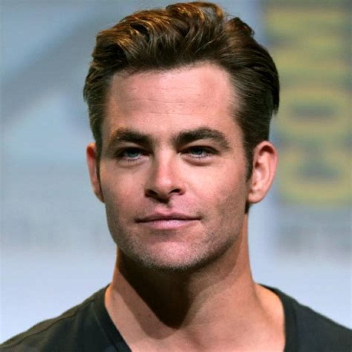 Chris Pine - Bio, Net Worth, Height