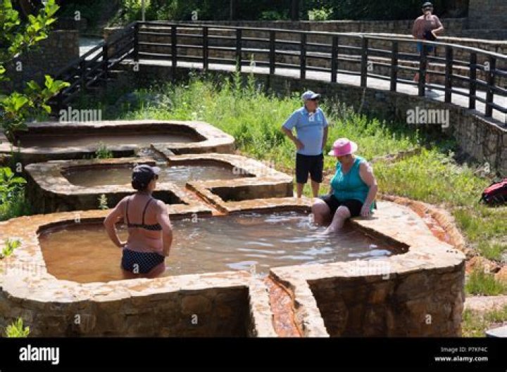 Curative red water attracts visitors in Thessaly, Greece - Xinhua