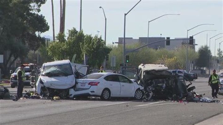 Deadly crash shuts down Mesa intersection