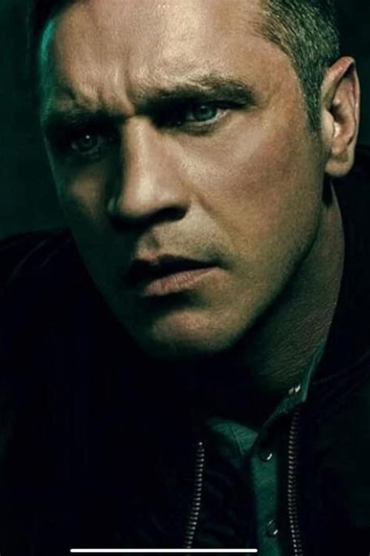 Devon Sawa Biography