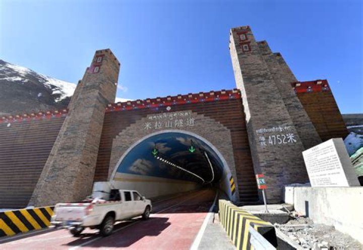 Discover China: The highway that leads Tibet to prosperity - Xinhua