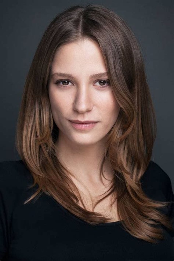 Discover The Age Of Serenay Sarıkaya: A Journey Through Time