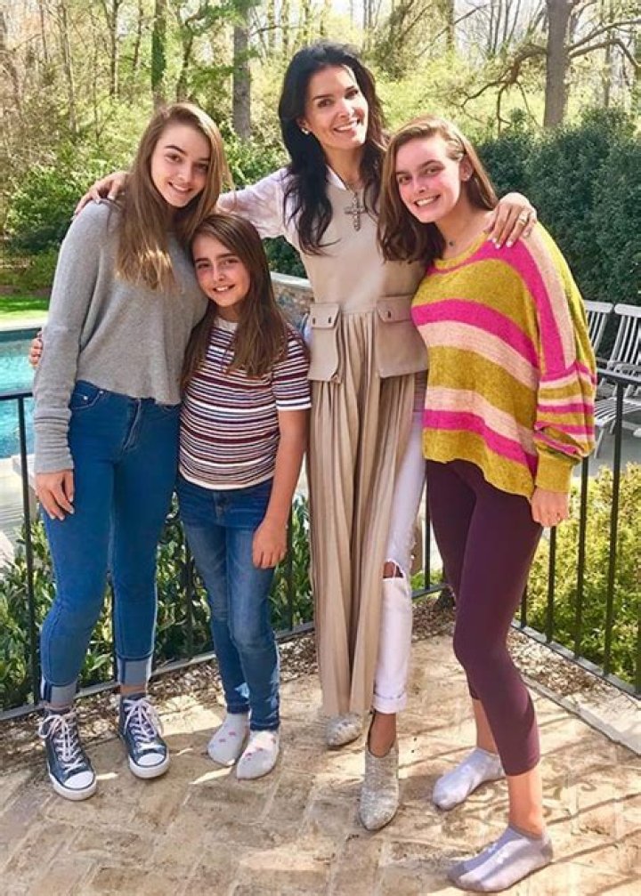 Discovering The Allure Of Angie Harmon Height