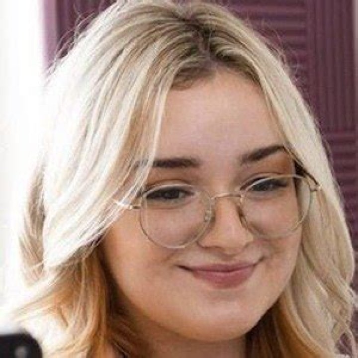 Dive Into The Secrets: Unveiling Emily Shaw Emilyrayna's Height And Age