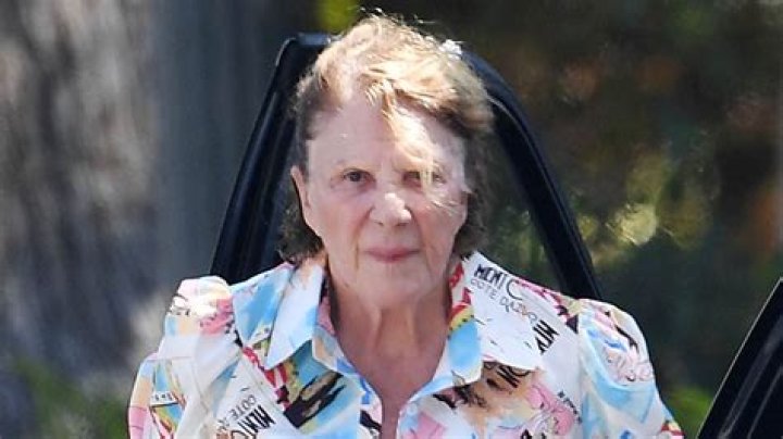 Does Linda Lavin Have Cancer? Understanding Her Health Journey