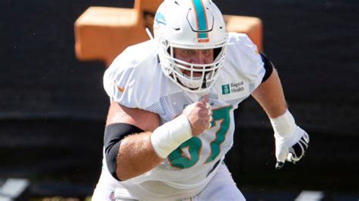 	Dolphins signing Patriots center Ted Karras to replace Daniel Kilgore	
