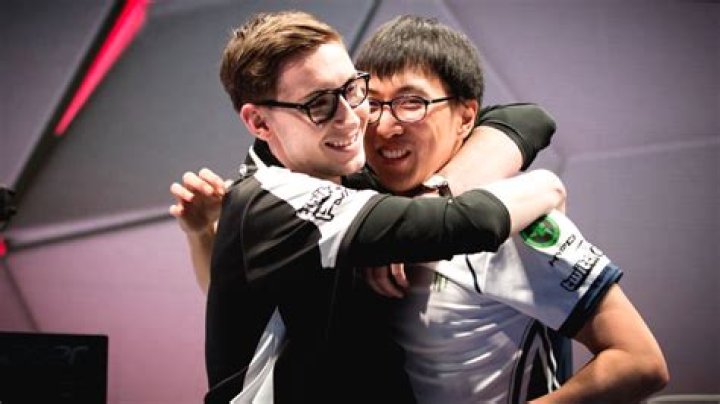Doublelift explains difference between Bjergsen and 