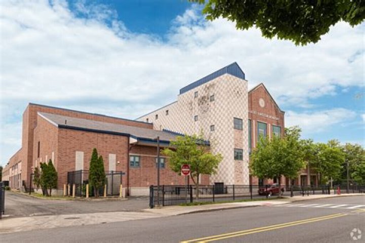 Dr Albert Einstein Academy 29 - Elizabeth