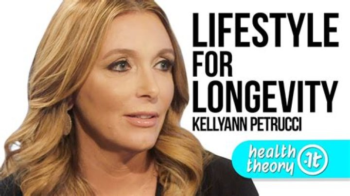 Dr. Kellyann Petrucci Education, Age, How old, Husband【 Wikipedia 】