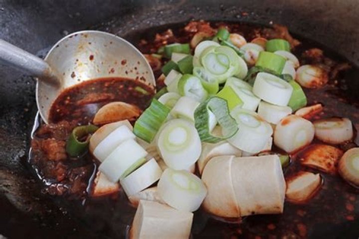 Easy Chinese bean curd with beef tendon (mapo doufu) - recipe