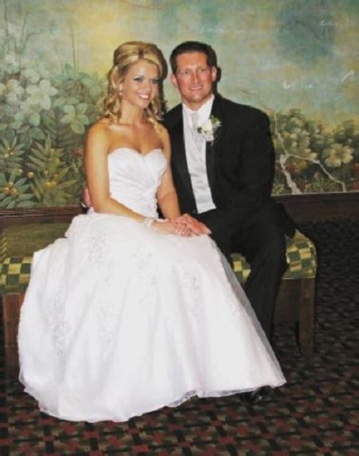 Elizabeth Noreika Bio || Age, Husband, Wedding, Married, Fox 8, Wiki