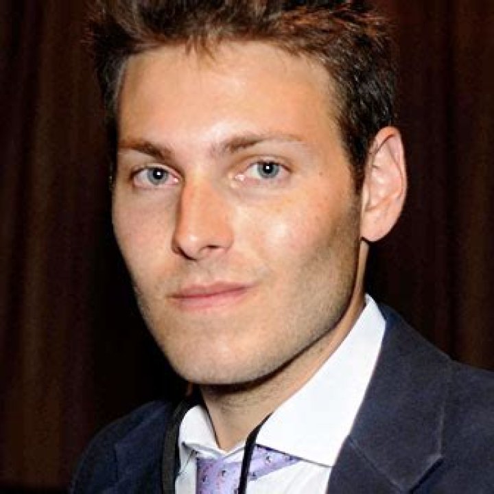 Elliott Bisnow Net Worth | Age, Height, Weight, Dating And More