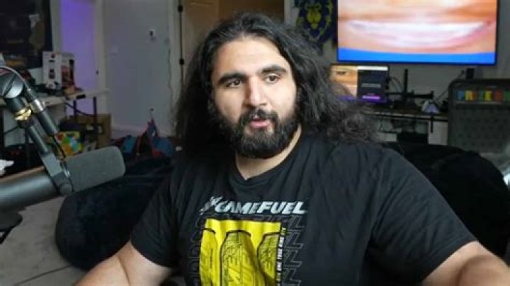 Esfand rushed to hospital on first day in South Korea