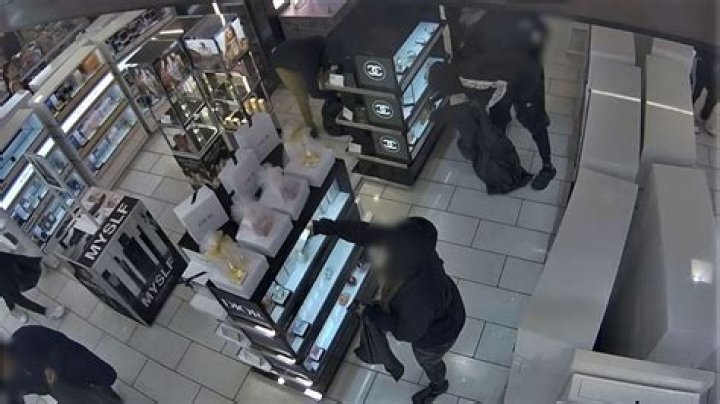 	‘Everybody’s on edge:’ Burglar robs several West Boca businesses	