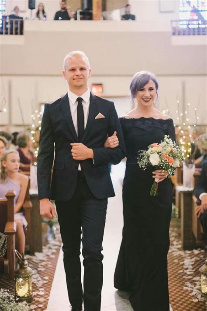 Exploring The Life Of Jen Ledger: Is She Married?