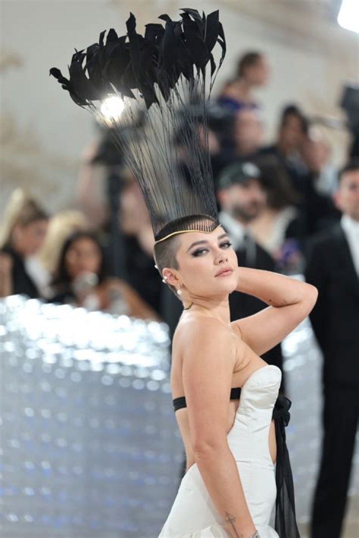 Exploring The Unique Hairstyles Of Florence Pugh