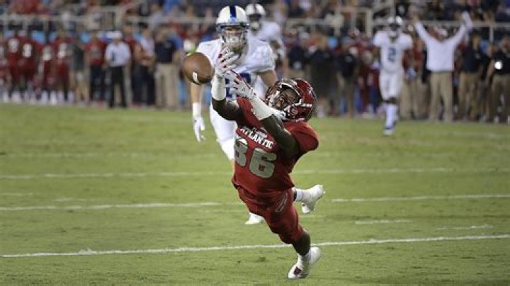 	Florida Atlantic quarterback Chris Robison suspended indefinitely for violating team rules	