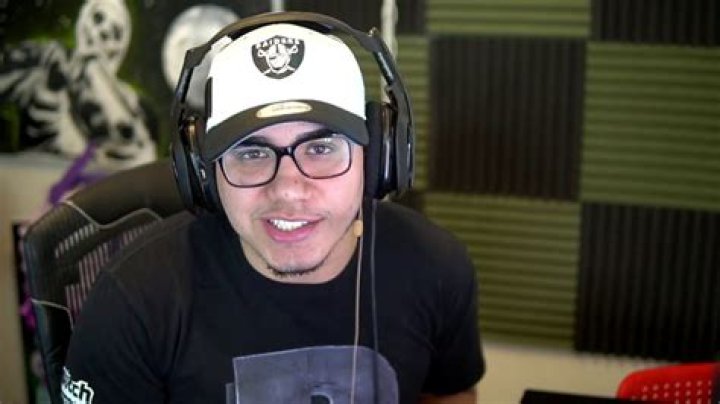 Fortnite streamer MonsterDFace breaks down his incredibly expensive stream setup