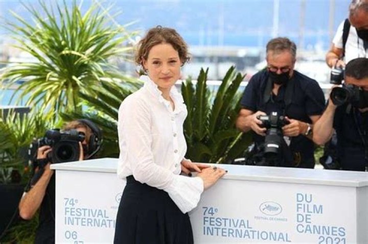 Gaspard Ulliel Compagne Vicky Krieps