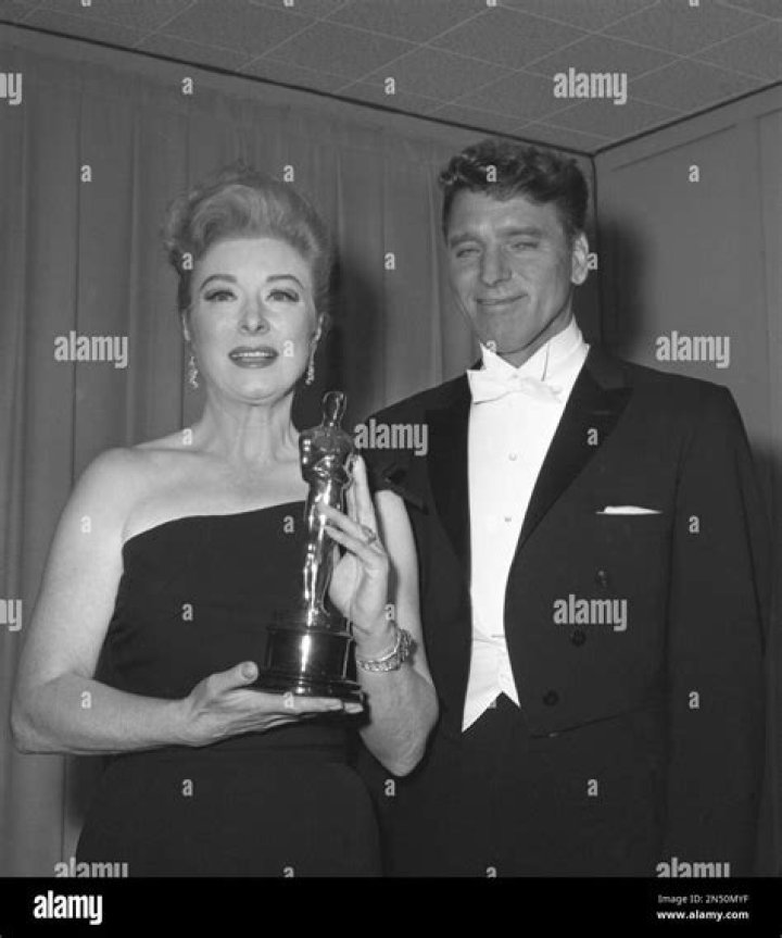 	GREER GARSON, 92, OSCAR-WINNING ACTRESS	