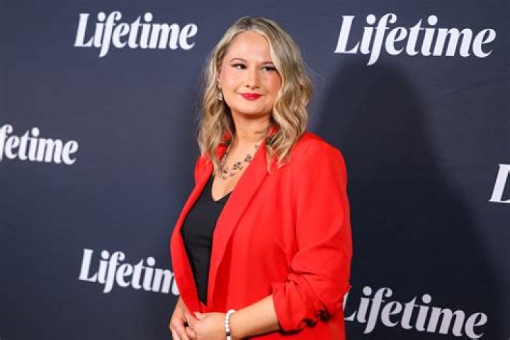 Gypsy Rose Net Worth | Bio, Family, Address, Career