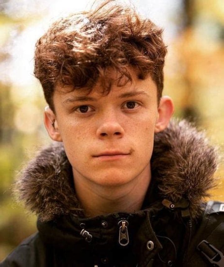 Harry Holland Age, Wikipedia Bio, Height, Artist, Village, Painter, Single