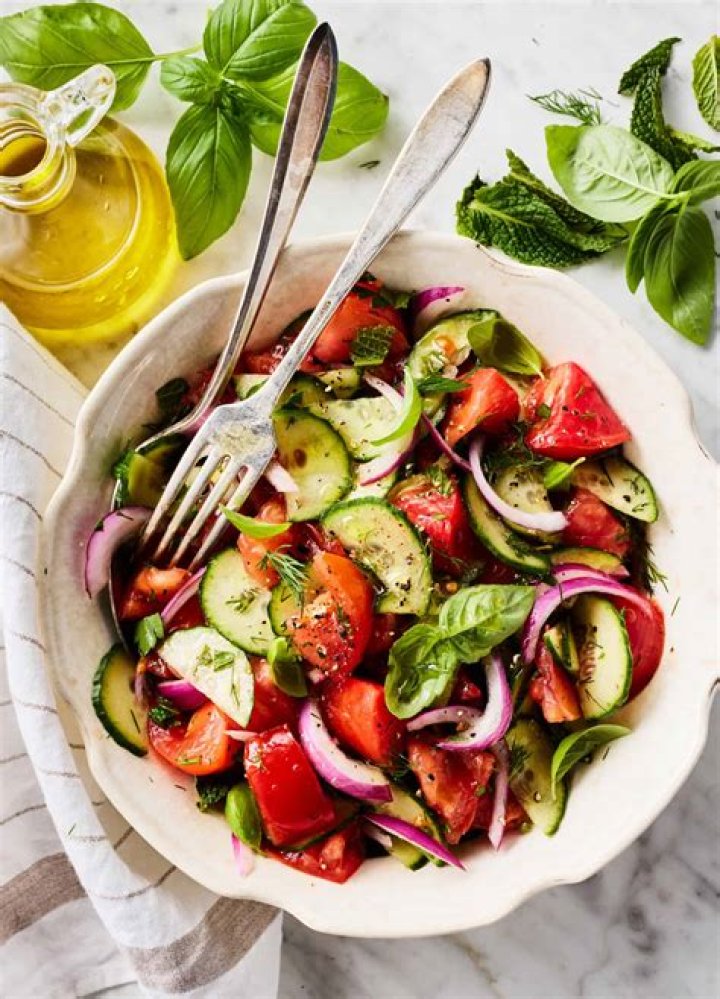 	HIS GUESTS LIKE TOMATO SALAD	