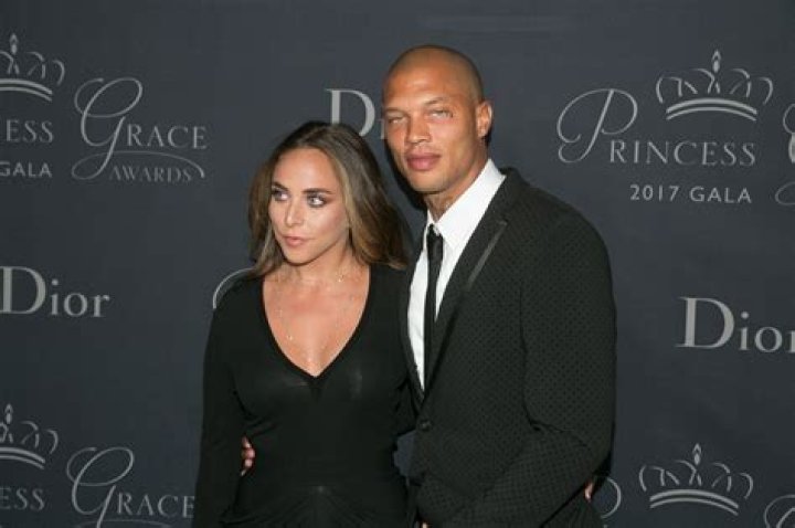 	‘Hot Convict’ felon-turned-model expecting baby with heiress girlfriend	