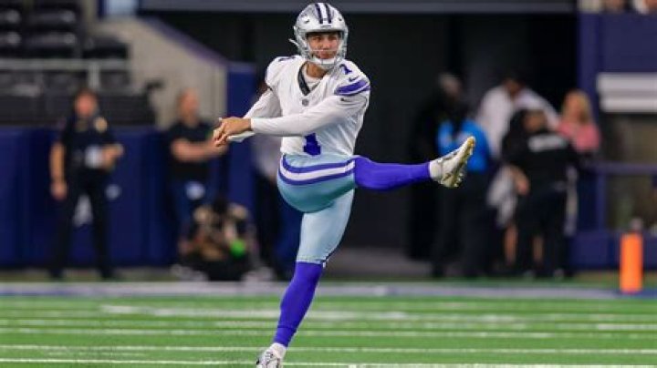 How much does kicker earn in Dallas?