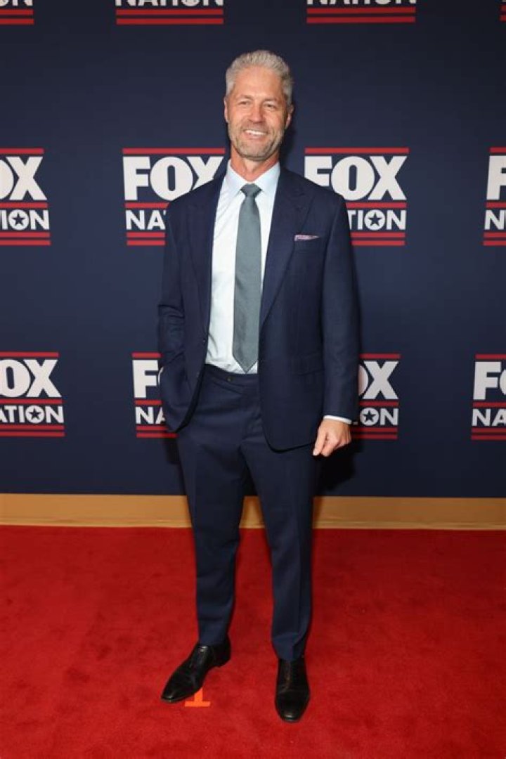 How Much Does Sean Larkin Make Per Episode?