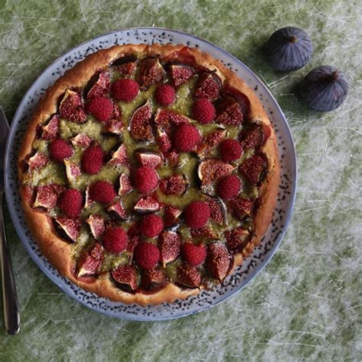 How to make fig and raspberry tart with a brioche crust, silky smooth and indulgent