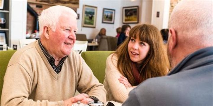 How to offer help to someone with dementia who doesn’t want it